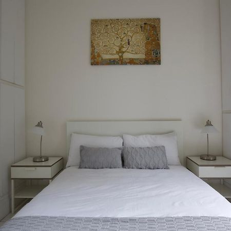 Large 2 Beds Flat Overlooking Clapham Common Park Londra Exterior foto