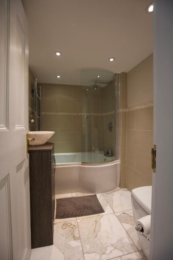 Large 2 Beds Flat Overlooking Clapham Common Park Londra Exterior foto