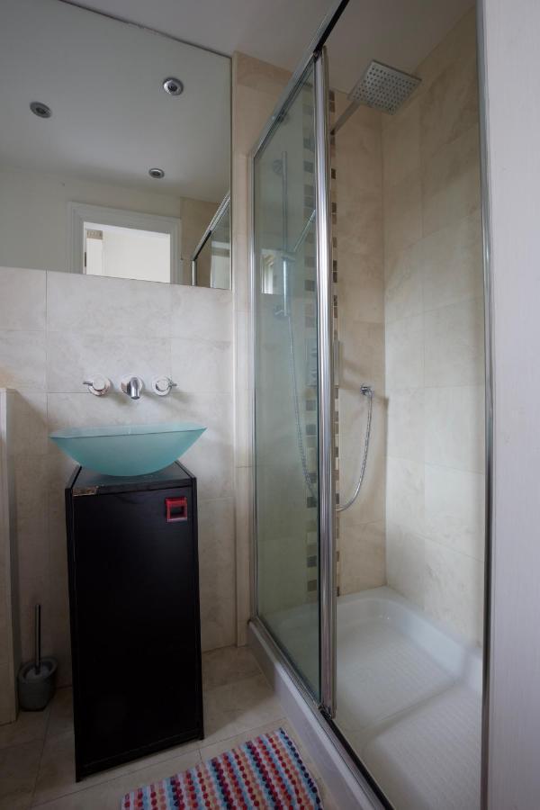 Large 2 Beds Flat Overlooking Clapham Common Park Londra Exterior foto