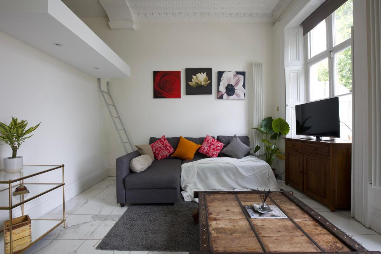 Large 2 Beds Flat Overlooking Clapham Common Park Londra Exterior foto