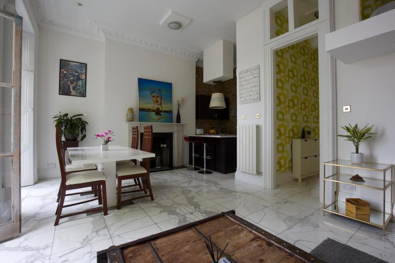 Large 2 Beds Flat Overlooking Clapham Common Park Londra Exterior foto