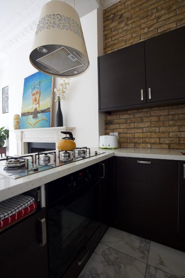 Large 2 Beds Flat Overlooking Clapham Common Park Londra Exterior foto
